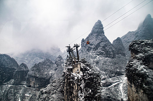 张家界天门山冰雪天索道