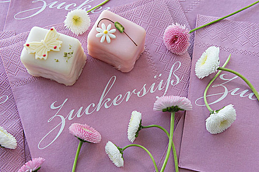 花色小蛋糕,雏菊属,餐巾纸