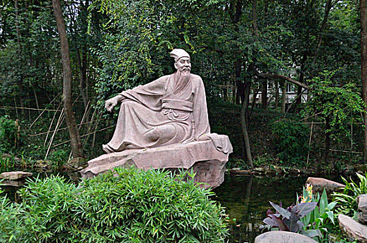 苏东坡雕像三苏祠