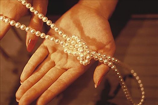 特写,项链,珍珠,女人,手