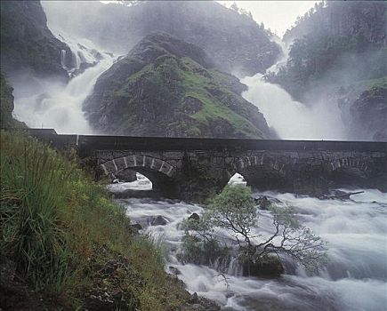 瀑布,石桥,霍达兰,挪威,斯堪的纳维亚,欧洲