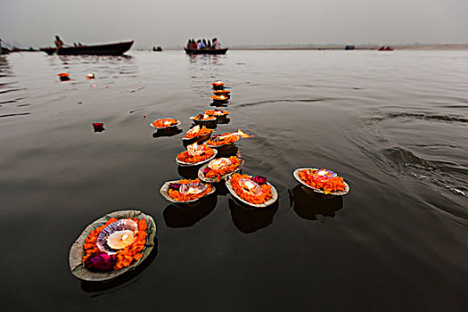 蜡烛,漂浮,恒河,瓦拉纳西,印度