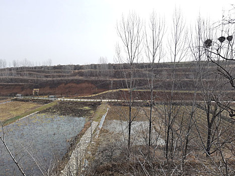 秦岭山下环山路口水库