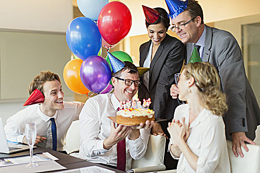 同事,展示,职业女性,生日蛋糕,会议室