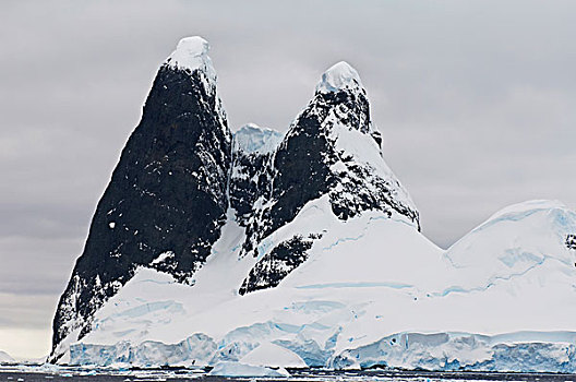 山峦,浮冰,雷麦瑞海峡,南极半岛,南极