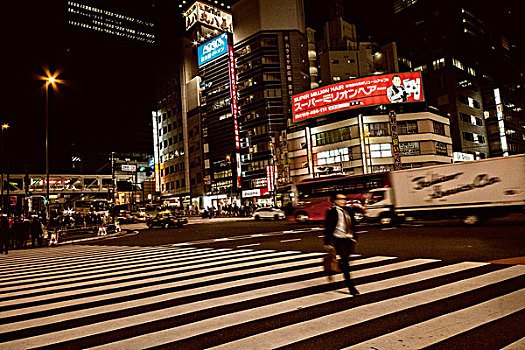 东京街头夜晚景色