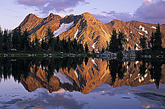 山中小湖,普契尔山脉,不列颠哥伦比亚省,加拿大