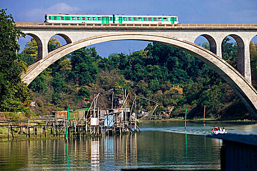 列车,铁路,高架桥,上方,河,钓鱼,小屋,布列塔尼半岛,法国