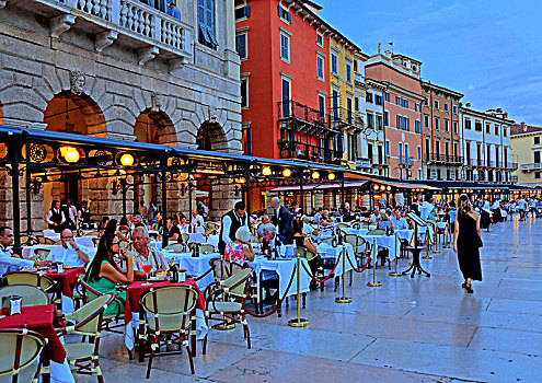 街道咖啡店,餐馆,广场,胸罩,竞技场,维罗纳,威尼托,意大利北部,意大利,晚间