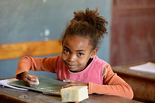 学生,女孩,10岁,文字,黑板,小学,马达加斯加,非洲