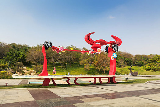 中国山东省青岛雕塑园内牛形雕塑框