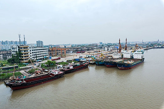 宁波甬江货船码头