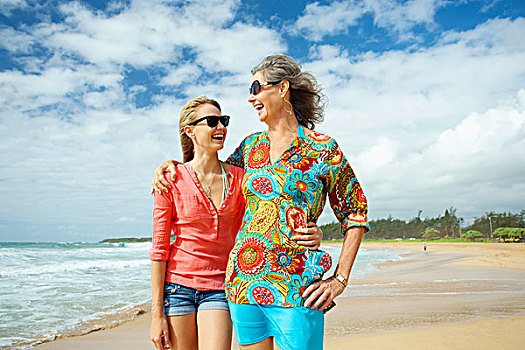 母女,一起,海滩,考艾岛,夏威夷,美国