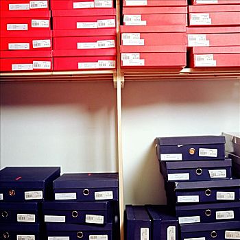 一堆,鞋盒