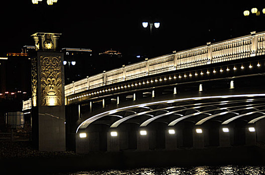 西宁桥的夜景