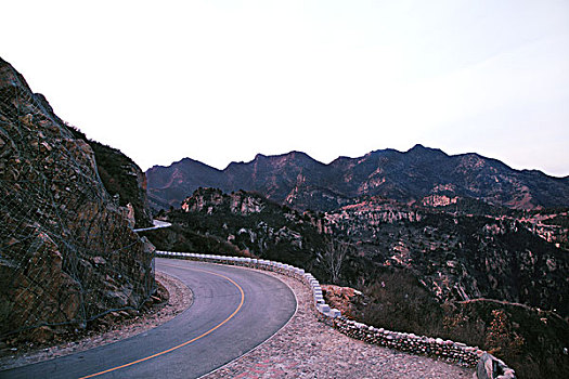 山间的盘山公路