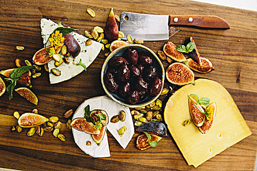 品种,奶酪盘,无花果,橄榄,开心果,刀具,木质,案板