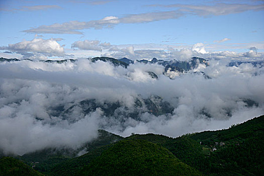 巫溪云台山清晨雨过天晴的云雾