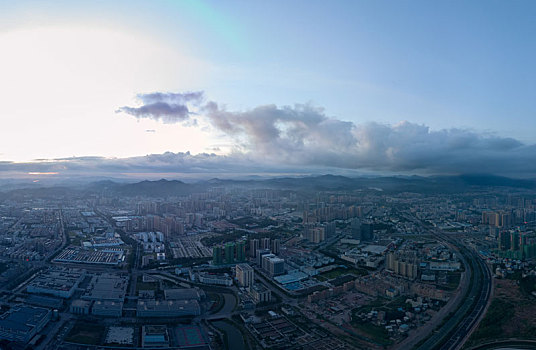 清晨时分的广东惠州市仲恺国家高新技术开发区惠环工业区航拍全景