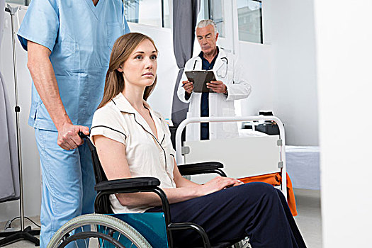 医生,医院,推,女人,轮椅