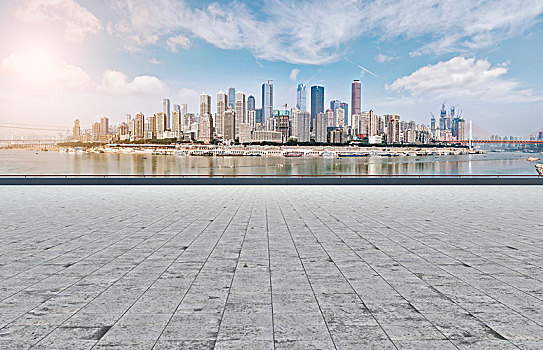 前景为广场地砖的重庆城市建筑群
