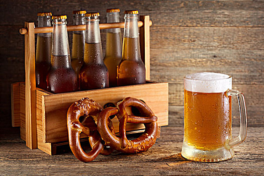 大杯,啤酒,瓶子,木盒