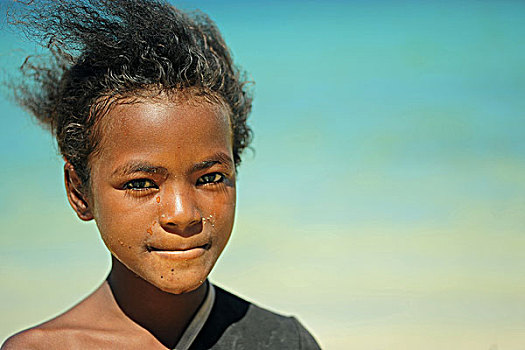 madagascar,tulear,ifaty,portrait,of,young,girl,at,the,beach