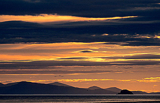 子夜太阳,上方,布里斯托湾,阿拉斯加,美国