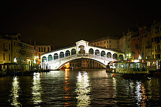夜晚,雷雅托桥,大运河,威尼斯,意大利