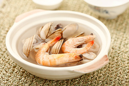 墨鱼蛤蜊虾汤