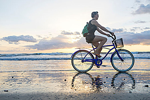 女人,骑自行车,海滩,日落,省,哥斯达黎加