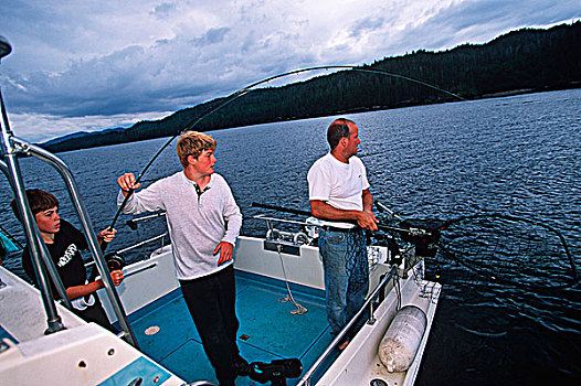 男孩,渔船,温哥华岛,不列颠哥伦比亚省,加拿大