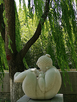 北京梨园主题公园韩美林艺术馆亲子雕塑