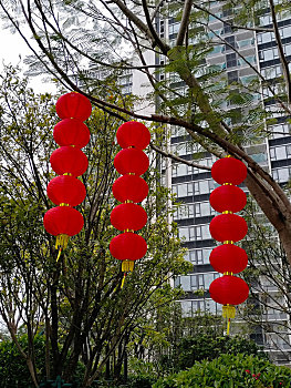 广东省广州市,蓝天白云映衬下的花园式小区