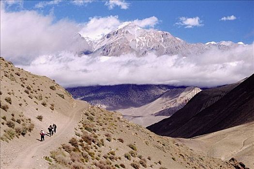 尼泊尔,游客,走,高,小路,围绕,山峦