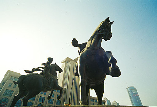 陕西省西安市打马球雕塑