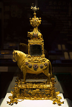 十八世纪铜镀金驮钟