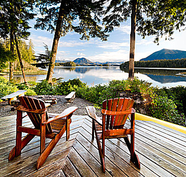 木质,宽木躺椅,平台,远眺,水,木房子,湾,不列颠哥伦比亚省,加拿大