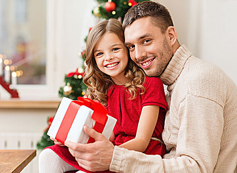 家庭,圣诞节,圣诞,高兴,人,概念,微笑,父亲,女儿,拿着,礼盒