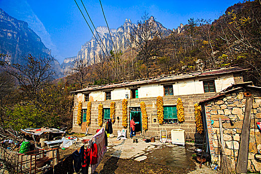 石板岩,村庄,房子,玉米,屋檐