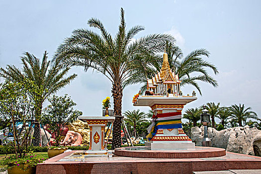 泰国皇家珠宝中心象群雕塑