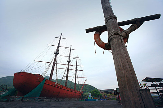 轮船,桅杆,海螺,渔网,舵,罗盘