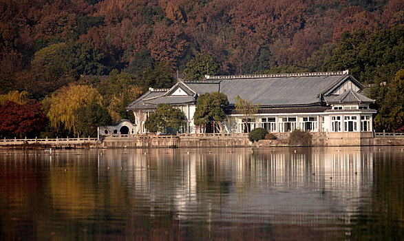 湖畔景观建筑