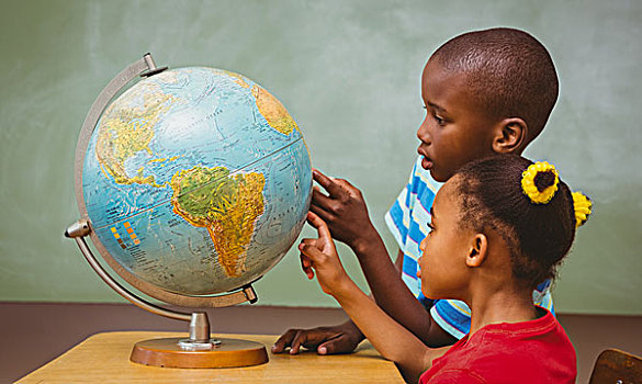 儿童,指点,地球仪,教室