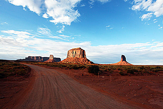 纪念碑山谷,树林,山峰吉普车,公路,那瓦荷部落公园,那瓦荷印地安保留区,亚利桑那州,犹他州,那瓦荷族公园,北美洲,美国,风景,地标,著名景点,全景