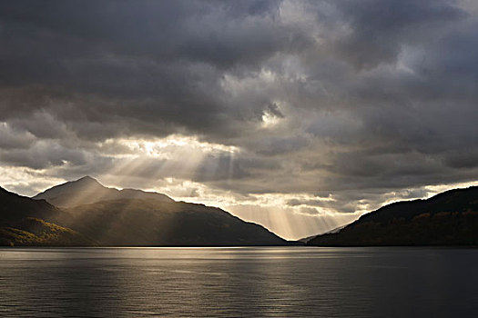 山峦,湖岸,洛蒙德湖,苏格兰
