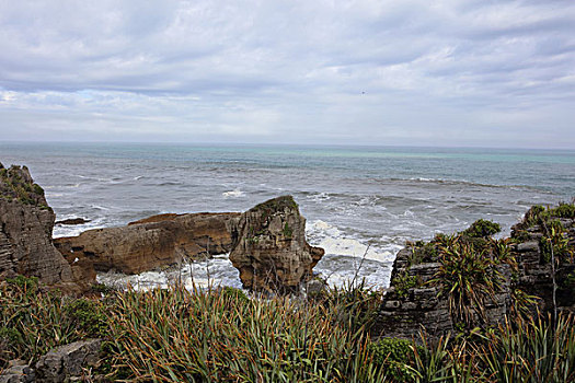 海浪与岩石