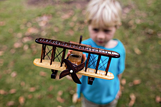 男孩,玩,玩具飞机,公园