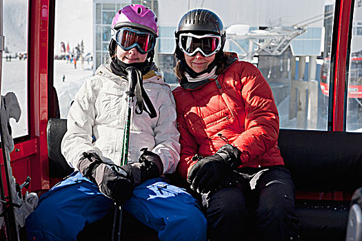 两个,滑雪者,骑,吊舱,缆车,滑雪胜地,不列颠哥伦比亚省,加拿大