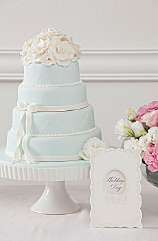 婚礼蛋糕,卡,桌上